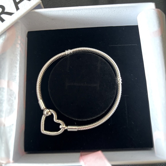 Pandora Moments Heart closure - Picture 1 of 3